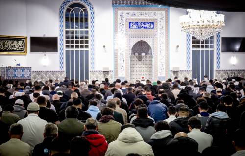 Evening prayer before the start of Ramadan ANP ROBIN UTRECHT