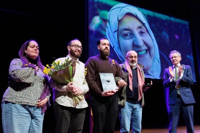 The badge of honor was received by Esra Altmiş's relatives.