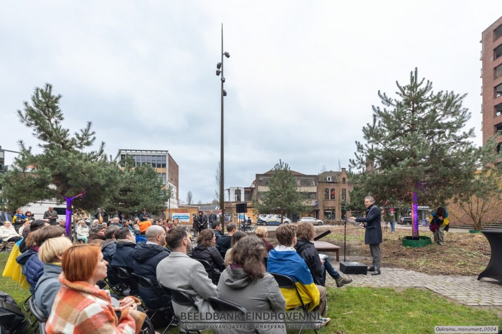 Mayor Jeroen Dijsselbloem addressing the gathering.