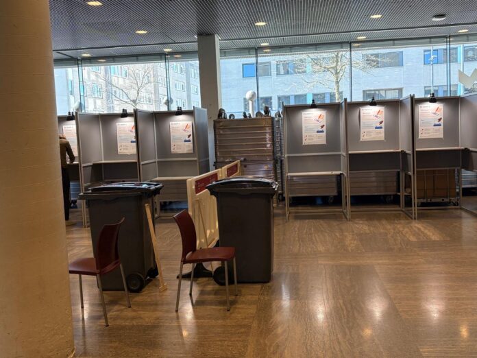 Election booth in Stadhuis.Image credit Wil van Haalen