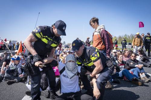 ANP & Jeroen Jumelet - Six activists remain in custody after A12 blockade