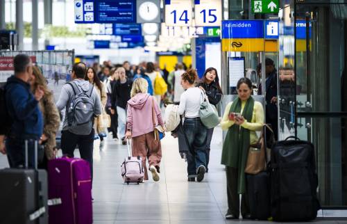 Travelers at Utrecht Central train station on the day the Nederland Dal Vrij Trein subscription launched. FREEK VAN DEN BERGH / ANP